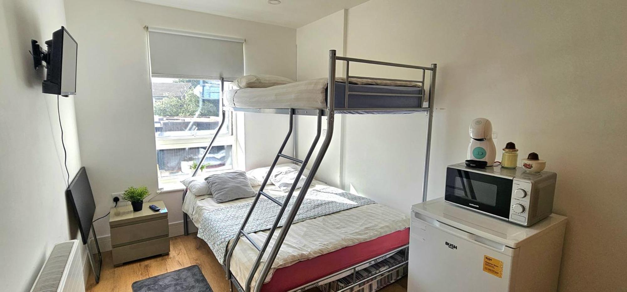 Alpha Accommodations Лондон Екстериор снимка